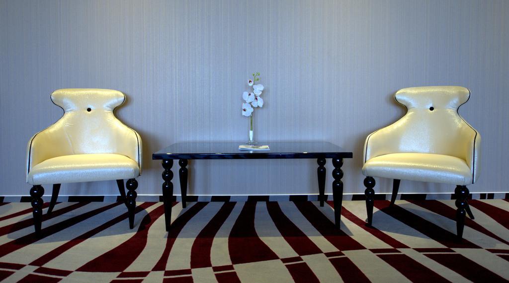 Premier Palace Spa Hotel 부쿠레슈티 외부 사진 A carpet in a hotel