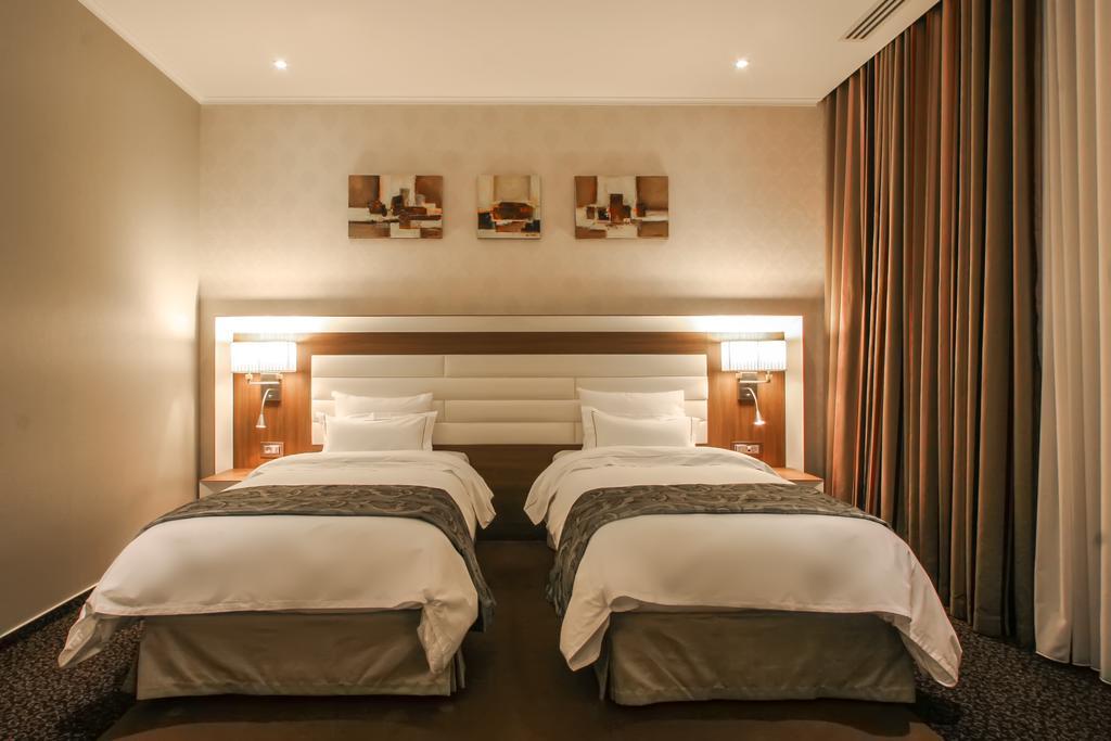 Premier Palace Spa Hotel 부쿠레슈티 외부 사진 A room at the hotel