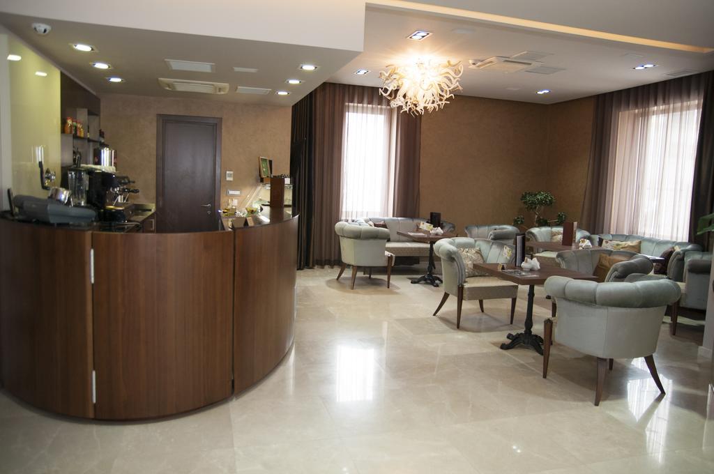 Premier Palace Spa Hotel 부쿠레슈티 외부 사진 The lobby of the hotel