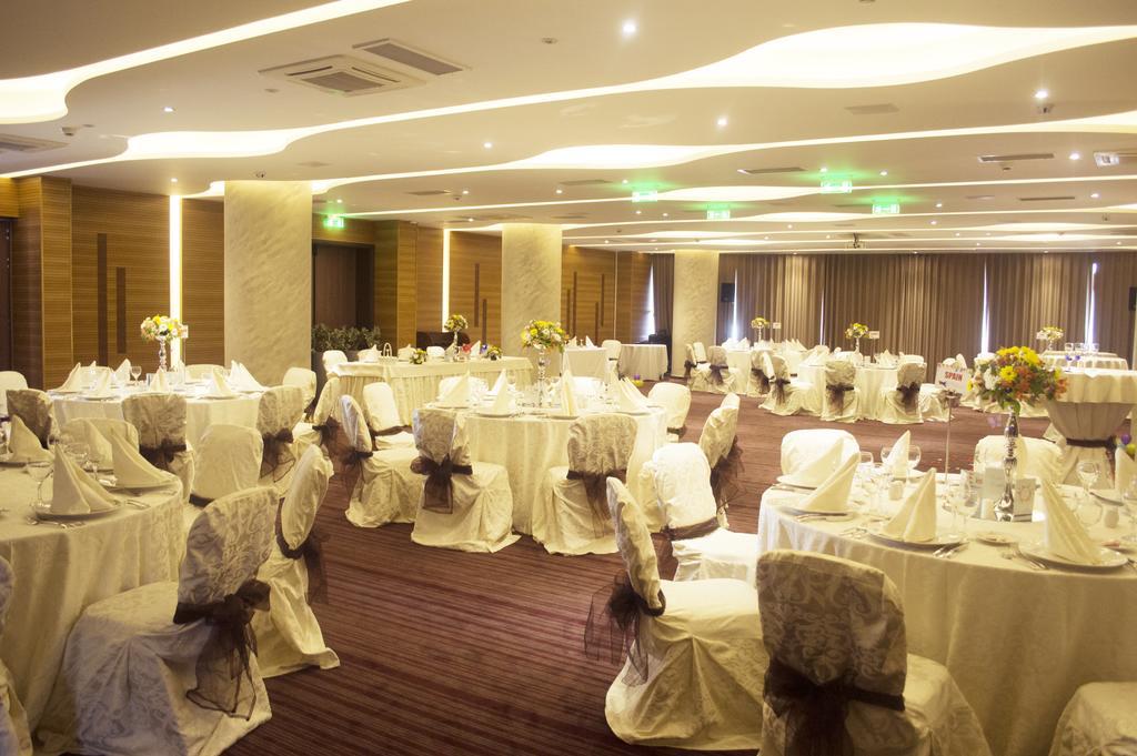 Premier Palace Spa Hotel 부쿠레슈티 외부 사진 The ballroom of the hotel