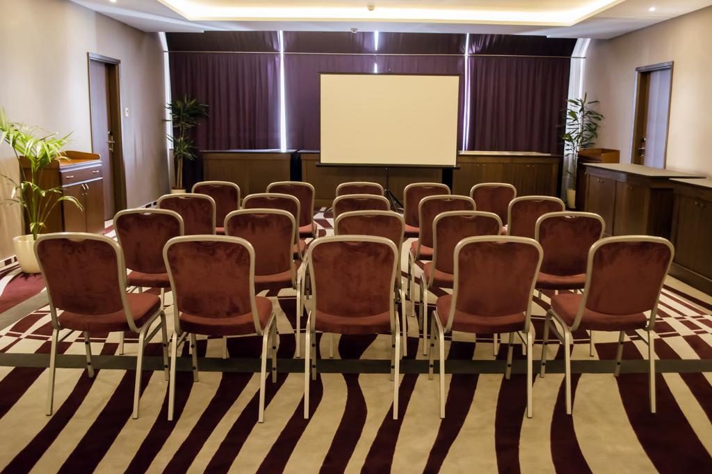 Premier Palace Spa Hotel 부쿠레슈티 외부 사진 A typical meeting room