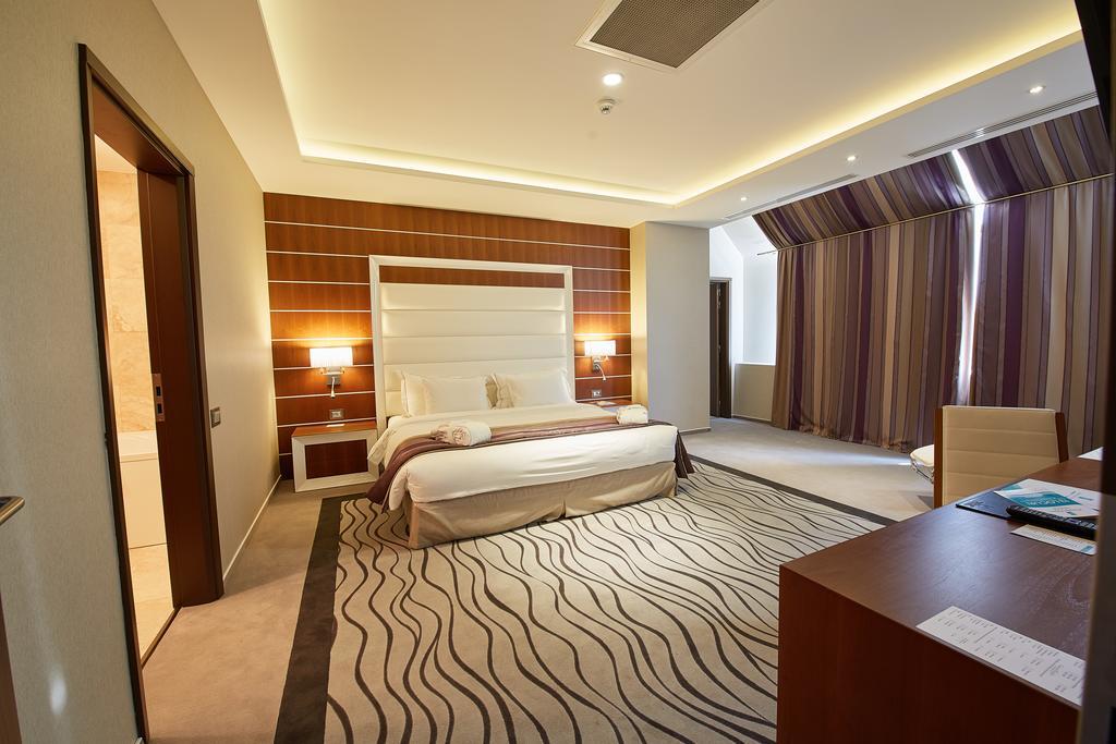 Premier Palace Spa Hotel 부쿠레슈티 외부 사진 A bedroom at the hotel