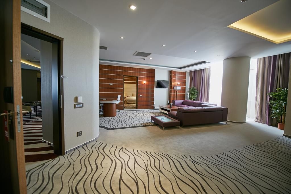 Premier Palace Spa Hotel 부쿠레슈티 외부 사진 The interior of a suite at the Radisson Blu Hotel, Bucharest